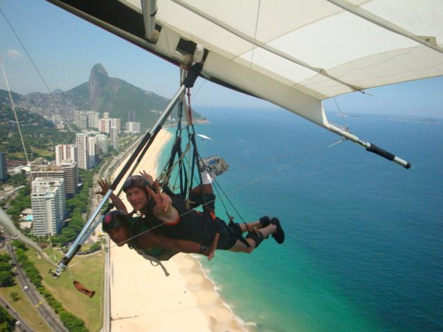  A young man glides over the Rio de janeiro with his instructor.
photo credit: flickr.com
photo by: reeform system