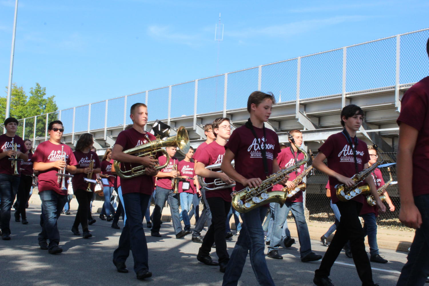 Junior high band participates in parade Livewire