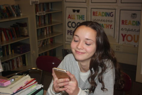 Students should be allowed to carry phones
