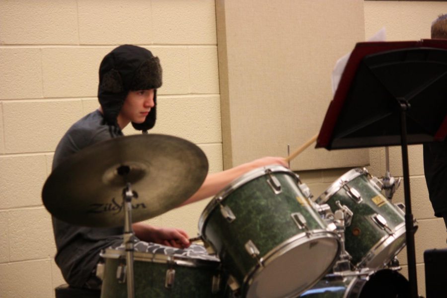 Seamus Sumac, jazz band one percussionist, prepares for his upcoming jazz band concert. On Dec. 17 they performed five joyful holiday songs. 
