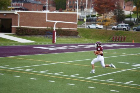 Touchdown Altoona! Lucas Gority makes it look easy as he sprints past the defense. After leaving Williamsport in the dust, Gority made it to the endzone and scored, which helped lead towards their victory of 21-8.