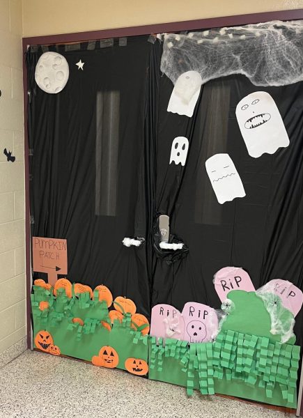 Navigation to Story: Door Decorating Contest