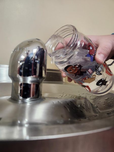 Doop, doop, doop! Filling up your water bottle is easy. Just go to the nearest water fountain and fill up there!